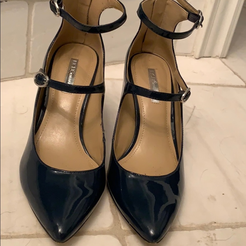 BCBG PUMPS
